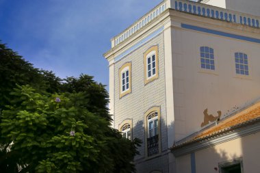 Lagos, Algarve, Portekiz 'deki renkli ve görkemli eski evler