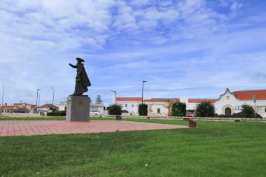 Sagres, Algarve, Portekiz- 20 Ekim 2022: Sagres 'te Gezgin Prens Henry' nin heykeli