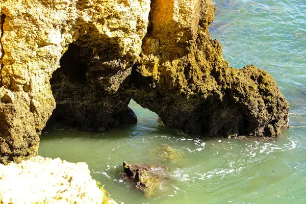 Portekiz Algarve Deki Ponta Piedade Doğal Özellikleri Kayalıkları Kireçtaşı Oluşumları — Stok fotoğraf