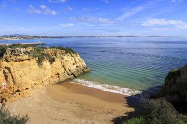 Portekiz, Algarve 'deki Ponta da Piedade' nin doğal özellikleri, plajları, kayalıkları ve kireçtaşı oluşumları