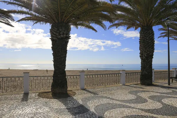 Schöne Kopfsteinpflasterpromenade Bei Praia Luz Algarve Portugal — Stockfoto