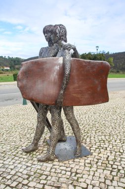 Alentejo, Portekiz - 20 Ekim 2022: Carlos Oliveira Correia 'nın Alentejo adlı heykeltıraşının yaptığı demir heykeller