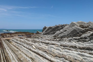 Bask ülkesindeki Unesco Global Geopark 'ın güzel ve renkli Flysch oluşumları