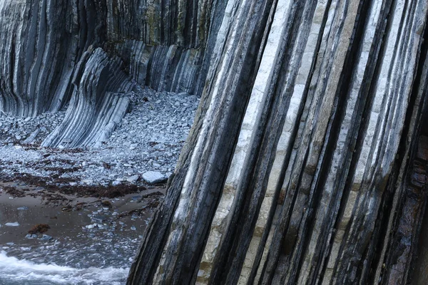 Bask ülkesindeki Unesco Global Geopark 'ın güzel ve renkli Flysch oluşumları