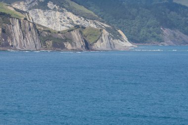 Bask ülkesindeki Unesco Global Geopark 'ın güzel ve renkli Flysch oluşumları