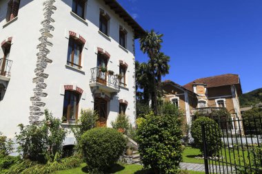 Bera, Navarre, İspanya - 13 Ağustos 2023: Fransa sınırına yakın İspanya 'da küçük bir köy olan Bera' da geleneksel yarı keresteli evler