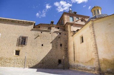 Orihuela, Alicante, İspanya - 13 Nisan 2023: Santo Domingo Diocesan Koleji ve Manastırı 'nın mimari detayları