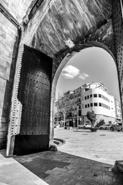Orihuela, Alicante, İspanya - 13 Nisan 2023: Puerta de la Olma Santo Domingo Diocesan Koleji ve Manastır