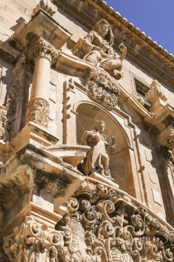 Orihuela, Alicante, İspanya - 13 Nisan 2023: Santo Domingo Diocesan Koleji ve Manastırı 'nın mimari detayları