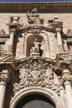 Orihuela, Alicante, İspanya - 13 Nisan 2023: Santo Domingo Diocesan Koleji ve Manastırı 'nın mimari detayları