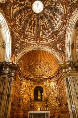 Orihuela, Alicante, İspanya - 13 Nisan 2023: Santo Domingo Diocesan Koleji ve Manastırı 'nın mimari detayları