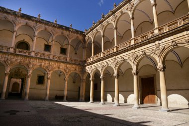 Orihuela, Alicante, İspanya... 30 Kasım 2022: Santo Domingo Diyocesan Koleji Manastırı