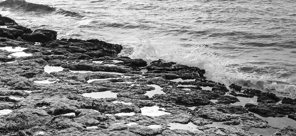 İspanya sahillerindeki su birikintilerinin yansımaları.