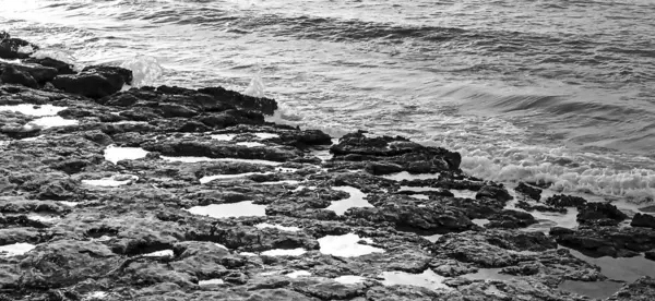 İspanya sahillerindeki su birikintilerinin yansımaları.