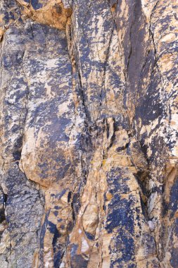 Rodalquilar, Almerya, İspanya 'daki bir dağın renkli volkanik kaya dokusu ve mineralleri