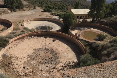 Rodalquilar, Almeria, İspanya 'daki Denver işleme tesisinin kalıntıları.