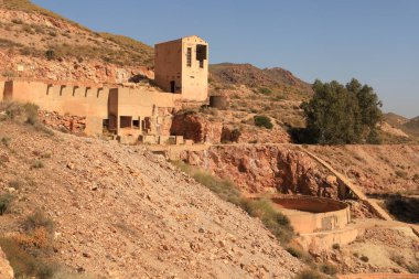 Rodalquilar, Almeria, İspanya 'daki Denver işleme tesisinin kalıntıları.