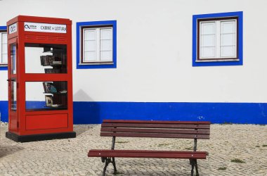 Porto Covo, Sines, Portugal- 23 Ekim 2023: Porto Covo 'daki halk kütüphanesi