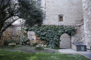 Caceres, Extremadura, İspanya - 20 Ekim 2023: Eski Caceres şehrindeki Carvajal Sarayı