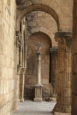 Caceres, Extremadura, İspanya 'daki Santiago el Mayor' un güzel kilisesinin mimari detayları.