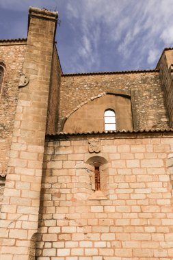 Caceres, Extremadura, İspanya 'daki Santiago el Mayor' un güzel kilisesinin mimari detayları.