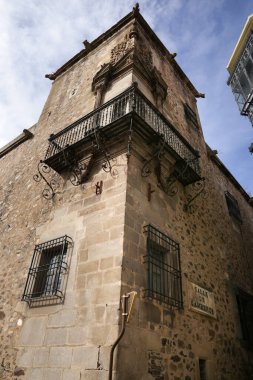 Caceres, Extremadura, İspanya - 23 Ekim 2023: Godoy Sarayı cephesi, Rönesans tarzı, eski Caceres kasabasında