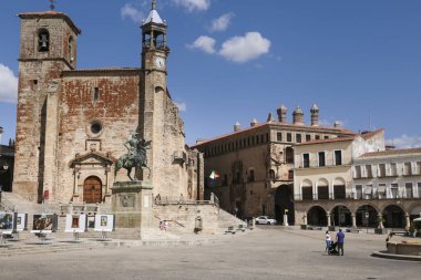 Trujillo, Extremadura, İspanya... 23 Ekim 2023 sabah eski Trujillo kasabasındaki Plaza Belediye Başkanı Meydanı.