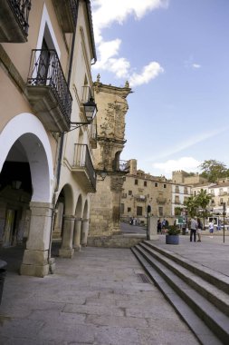 Trujillo, Extremadura, İspanya... 23 Ekim 2023 sabah eski Trujillo kasabasındaki Plaza Belediye Başkanı Meydanı.