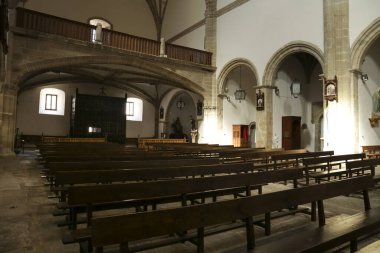 Trujillo, Extremadura, İspanya... 23 Ekim 2023: Eski Trujillo kasabasındaki San Francisco kilisesi.