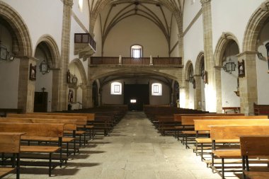 Trujillo, Extremadura, İspanya... 23 Ekim 2023: Eski Trujillo kasabasındaki San Francisco kilisesi.