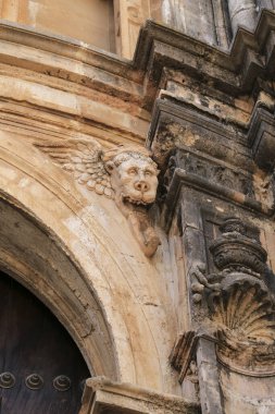 İspanya 'nın Malaga şehrindeki Santa Maria Belediye Başkanı kilise cephesinin taş detaylarını oydum.