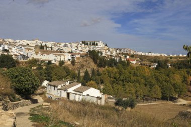 İspanya 'nın Malaga eyaletindeki Ronda şehrinin güzel panoramik manzarası, öğleden sonra