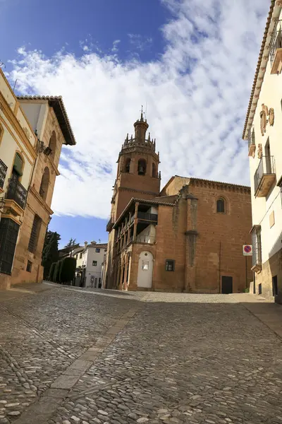 Calles Adoquinadas Ciudad Ronda Con Sus Casas Históricas Iglesia Santa — Foto de Stock