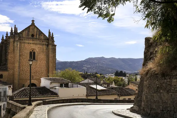 Calles Ciudad Ronda Con Sus Casas Históricas Iglesia Del Espíritu — Foto de Stock