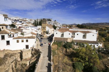 Ronda, Malaga, İspanya - 21 Ekim 2023: İspanya 'nın Malaga eyaletindeki Ronda şehrinin güzel panoramik manzarası