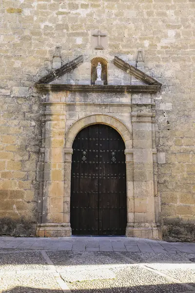 Ronda şehrindeki güzel kilise cephesi, Malaga, İspanya