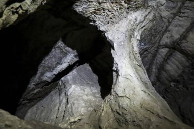 İspanya 'nın Cuenca bölgesindeki Sanabrio mağaralarında bulunan Lapis Specularis Roma madeni.