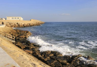 Playa de la Costilla Sahili, Rota kasabası, Cadiz, güneşli bir günde