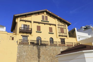 Rota, Cadiz, İspanya... 10 Ekim 2023: Rota şehrindeki Playa de la Costilla 'da güzel evler