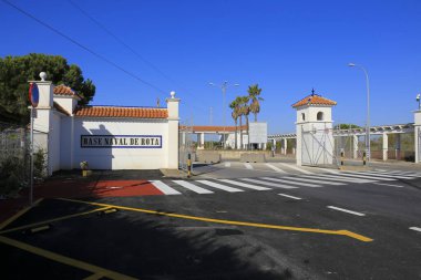 Rota, Cadiz, İspanya... 3 Ekim 2023: güneşli bir günde Rota Donanma İstasyonu 'na giriş