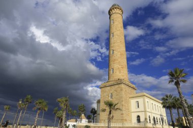 Chipiona, Cadiz, İspanya... 3 Ekim 2023: Endülüs 'teki Chipiona köyünde güzel bir deniz feneri.