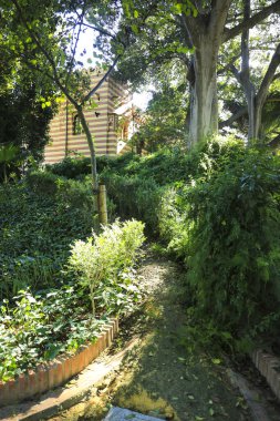 Sanlucar de Barrameda, Cadiz, İspanya - 2 Ekim 2023: Sanlucar de Barrameda şehrindeki Orleans-Borbon Sarayı ve bahçeleri