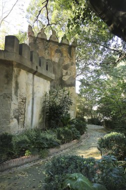 Sanlucar de Barrameda, Cadiz, İspanya - 2 Ekim 2023: Sanlucar de Barrameda şehrindeki Orleans-Borbon Sarayı ve bahçeleri