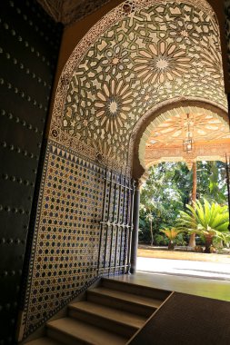 Sanlucar de Barrameda, Cadiz, İspanya - 2 Ekim 2023: Masonluk ve paralı tavan Orleans-Borbon Sarayı 'nda