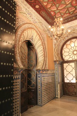 Sanlucar de Barrameda, Cadiz, İspanya - 2 Ekim 2023: Masonluk ve paralı tavan Orleans-Borbon Sarayı 'nda