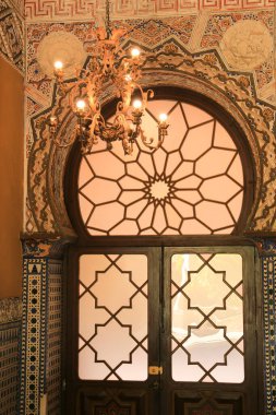 Sanlucar de Barrameda, Cadiz, İspanya - 2 Ekim 2023: Masonluk ve paralı tavan Orleans-Borbon Sarayı 'nda