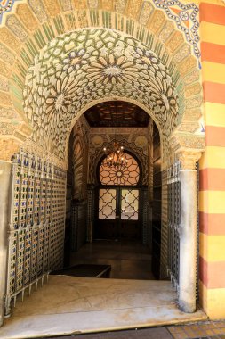 Sanlucar de Barrameda, Cadiz, İspanya - 2 Ekim 2023: Masonluk ve paralı tavan Orleans-Borbon Sarayı 'nda