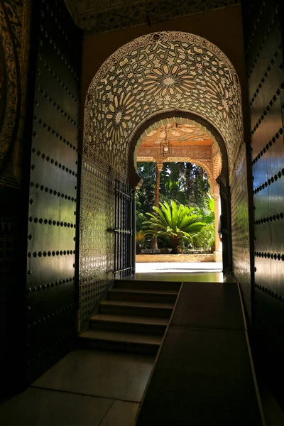 Sanlucar de Barrameda, Cadiz, İspanya - 2 Ekim 2023: Masonluk ve paralı tavan Orleans-Borbon Sarayı 'nda