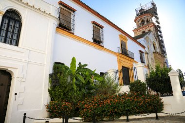 Sanlucar de Barrameda, Cadiz, İspanya - 21 Ekim 2023: Sanlucar de Barrameda kasabasındaki Ana Kilisemizin Hanımı