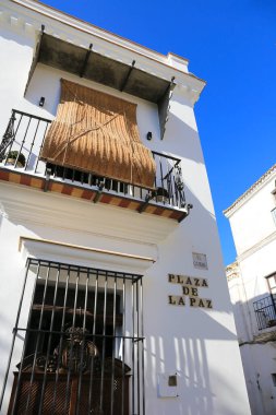 Sanlucar de Barrameda, Cadiz, İspanya - 2 Ekim 2023: Sanlucar de Barrameda La Paz Meydanı 'ndaki El Cabildillo' nun Güzel Cephesi